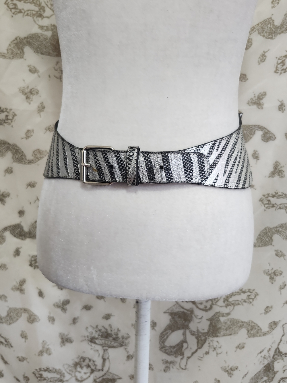Vintage 80s 90s zebra print maximilistMulti-Row Metallic Statement belt S/M